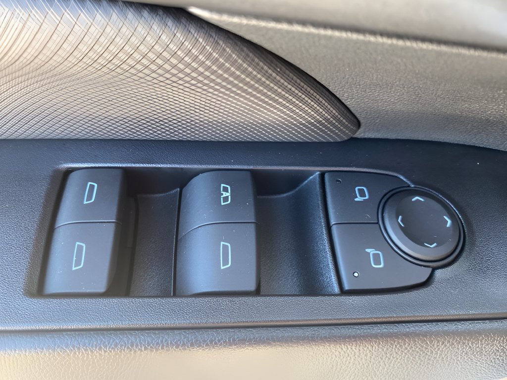 Used 2024 Chevrolet Equinox EV RS FWD image 11