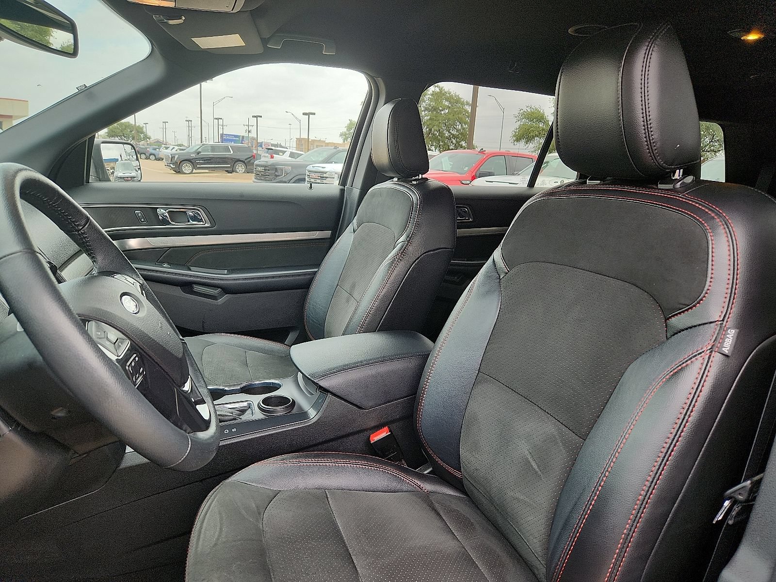 Used 2018 Ford Explorer XLT w/ Equipment Group 202A FWD image 13