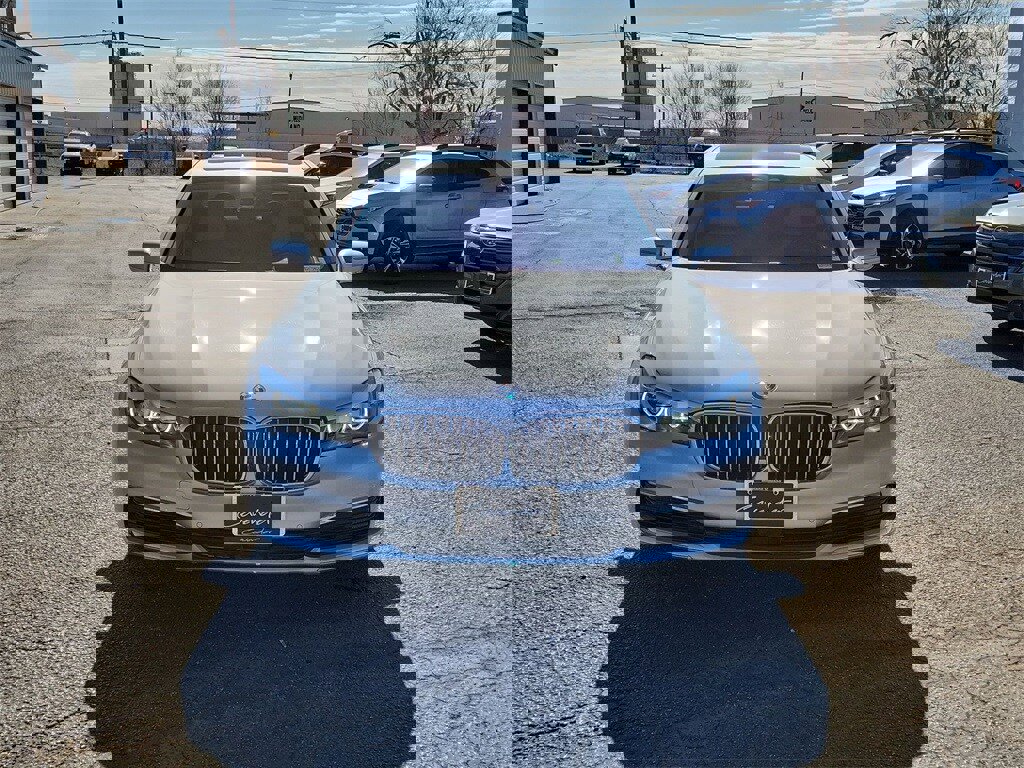 Used 2019 BMW 740i xDrive w/ Executive Package image 2