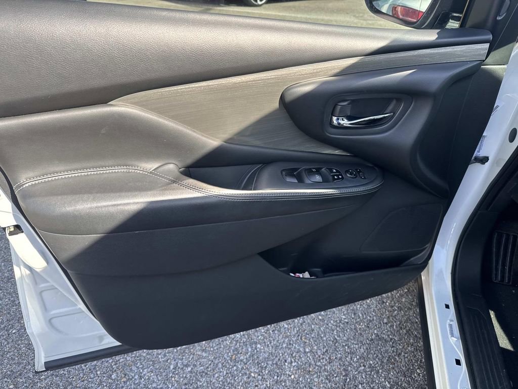 Used 2018 Nissan Murano SV image 18