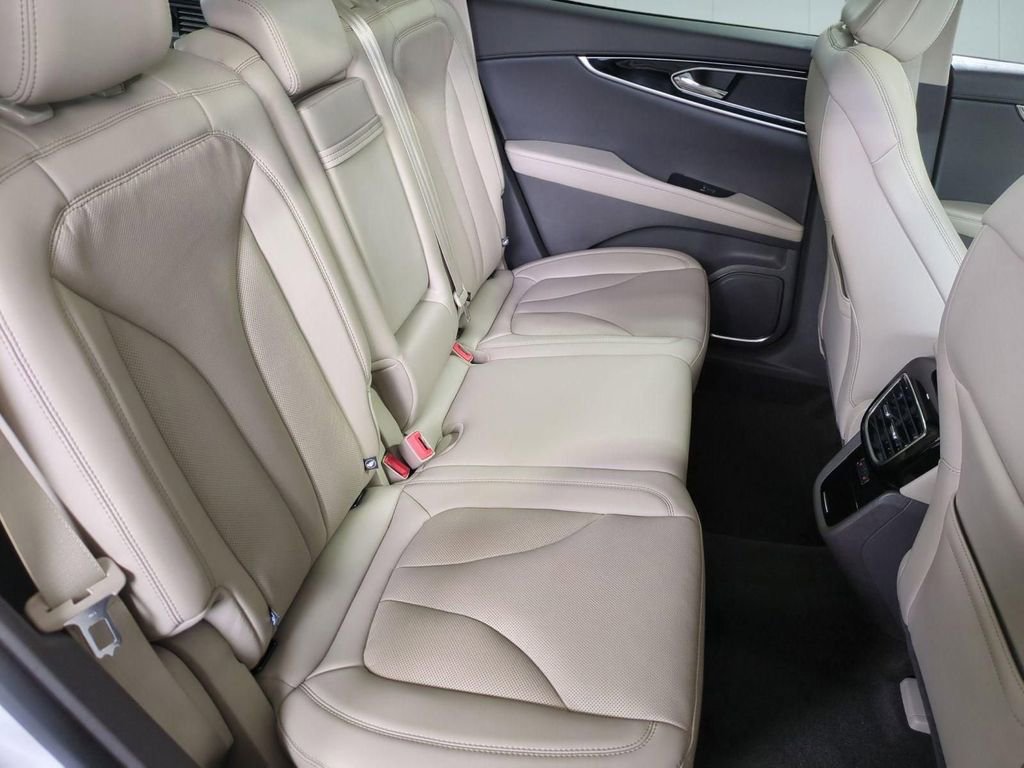 Certified 2023 Lincoln Nautilus Reserve image 31