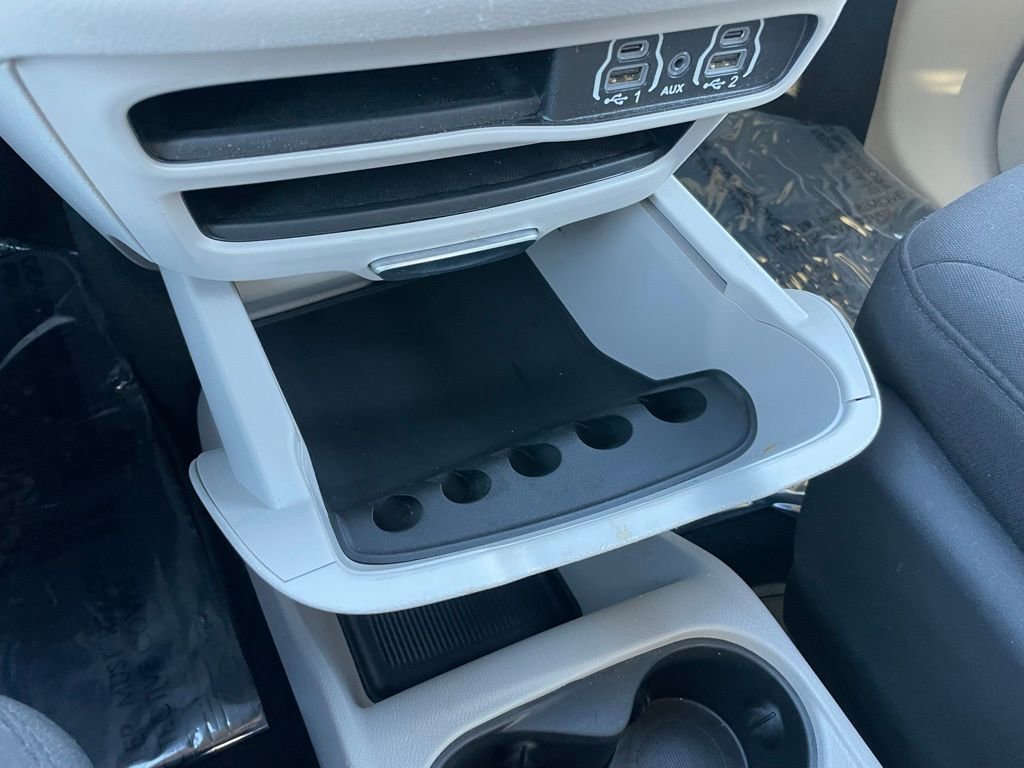 Used 2024 Chrysler Voyager LX image 15