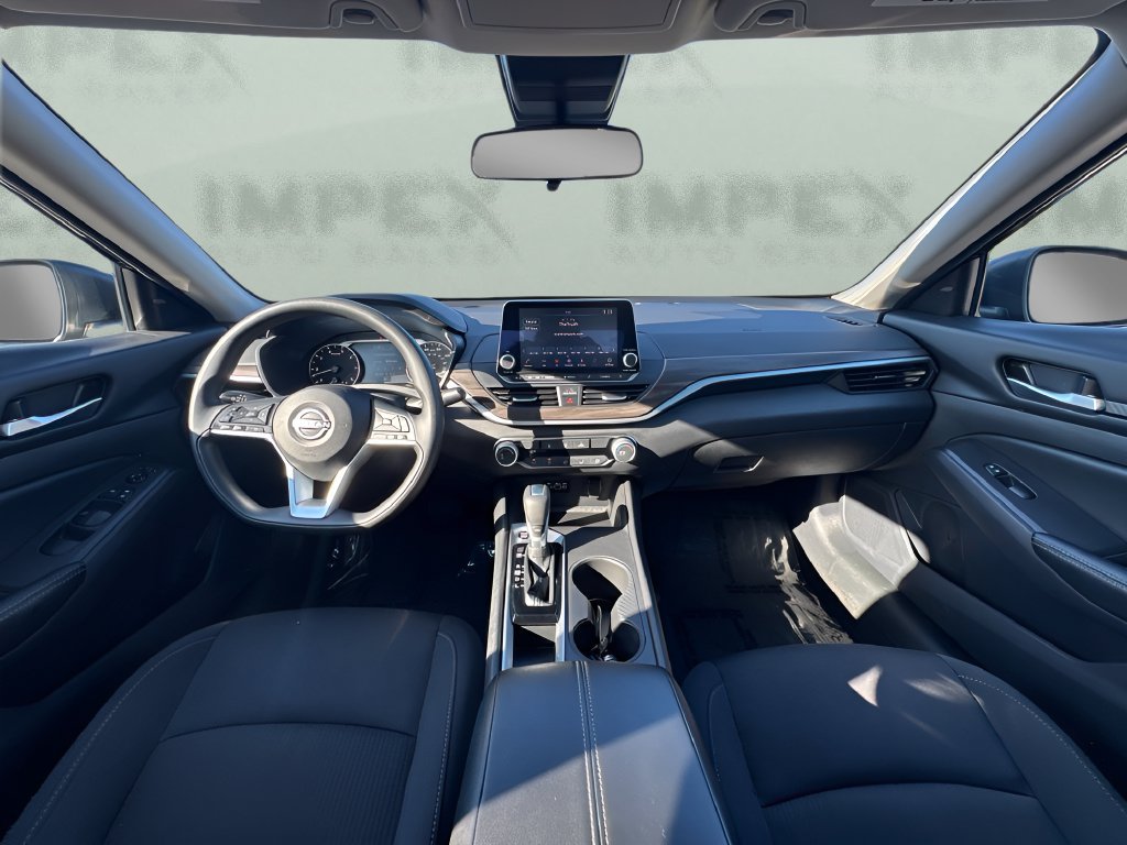 Used 2025 Nissan Altima 2.5 SV FWD image 13