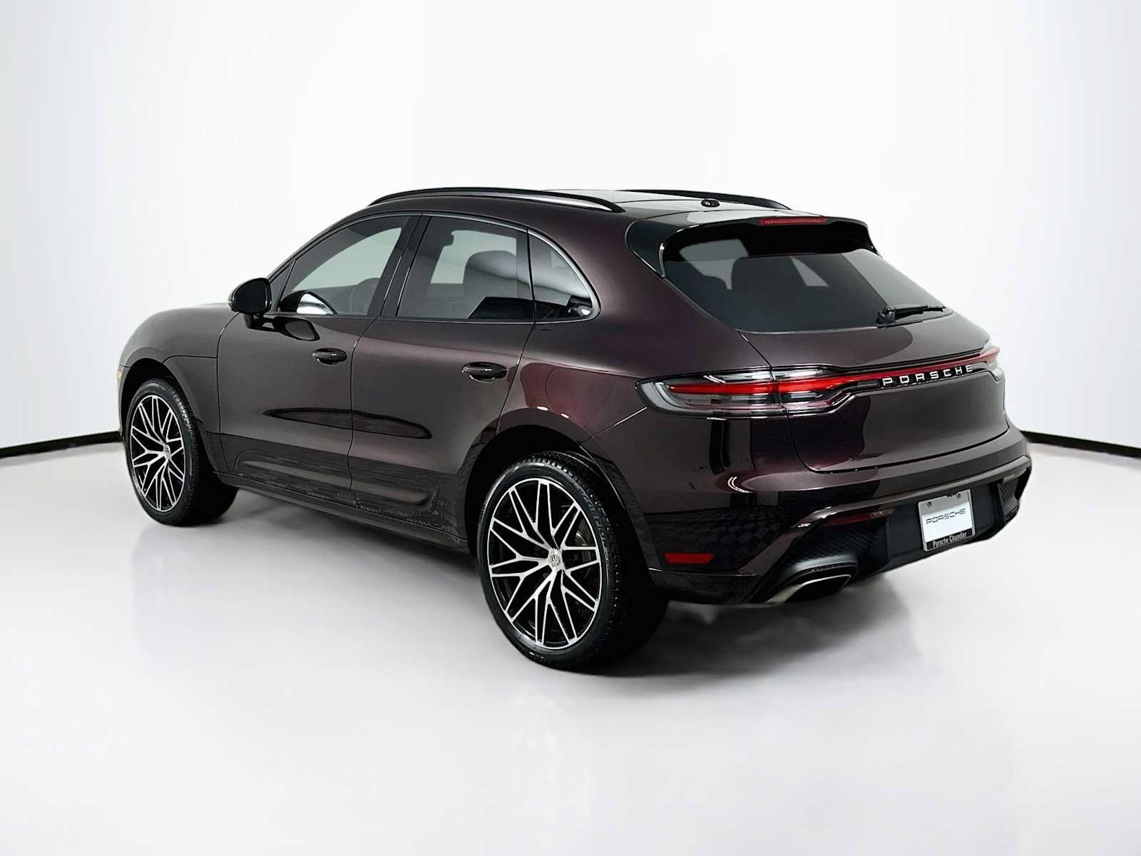 Certified 2026 Porsche Macan AWD/4WD image 3