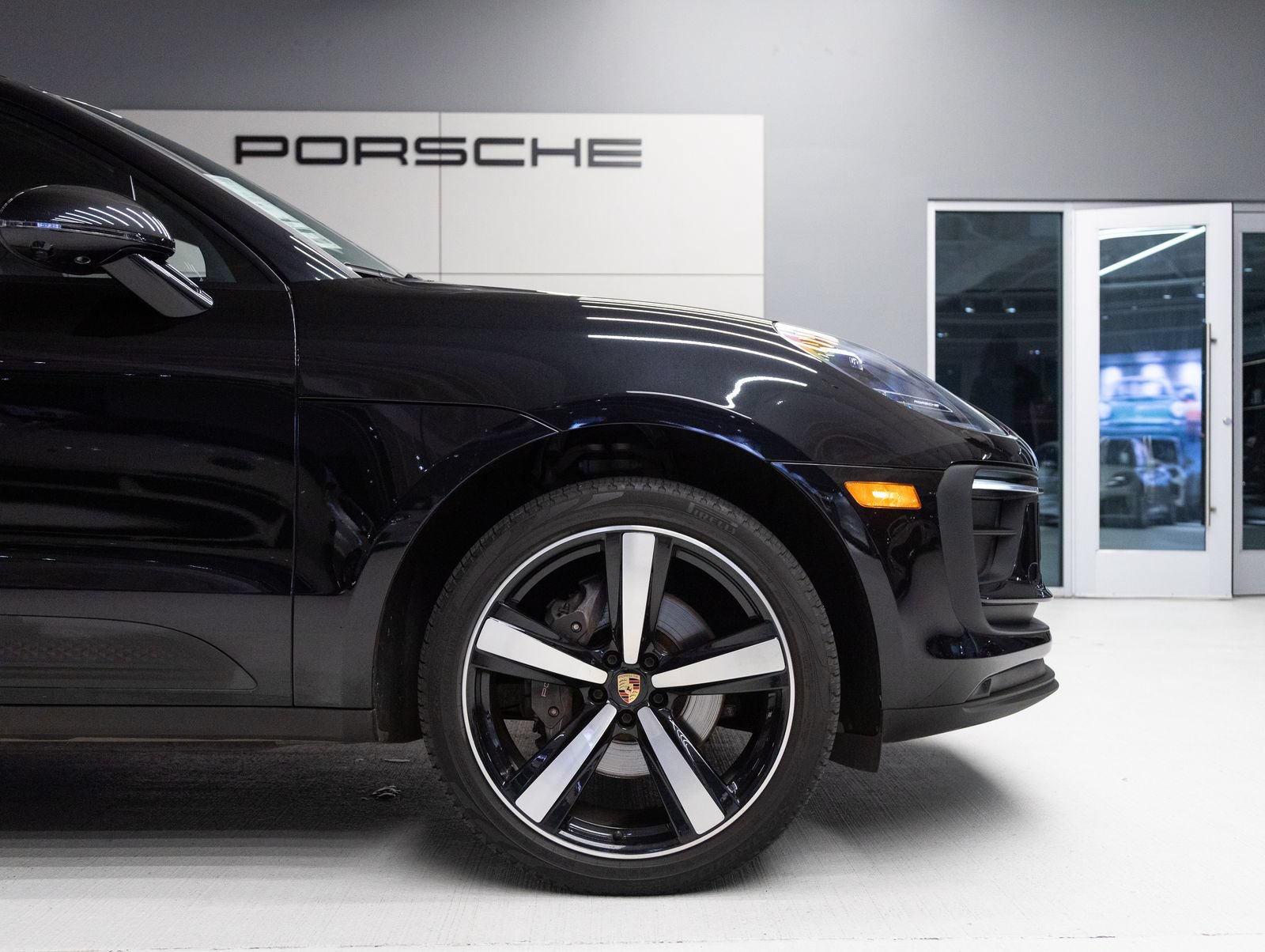 Certified 2023 Porsche Macan AWD/4WD image 11