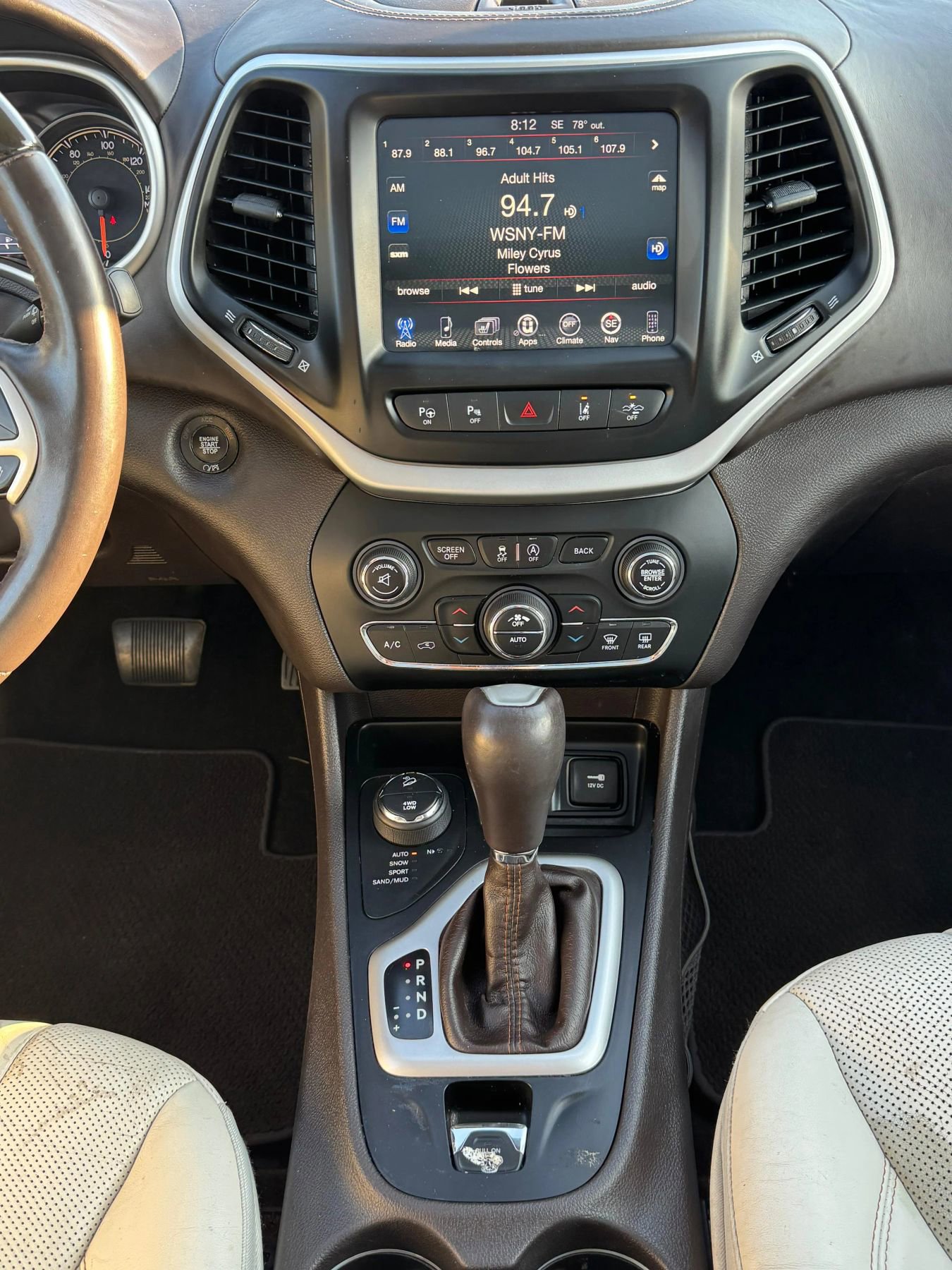 Used 2017 Jeep Cherokee Overland w/ Technology Group image 19