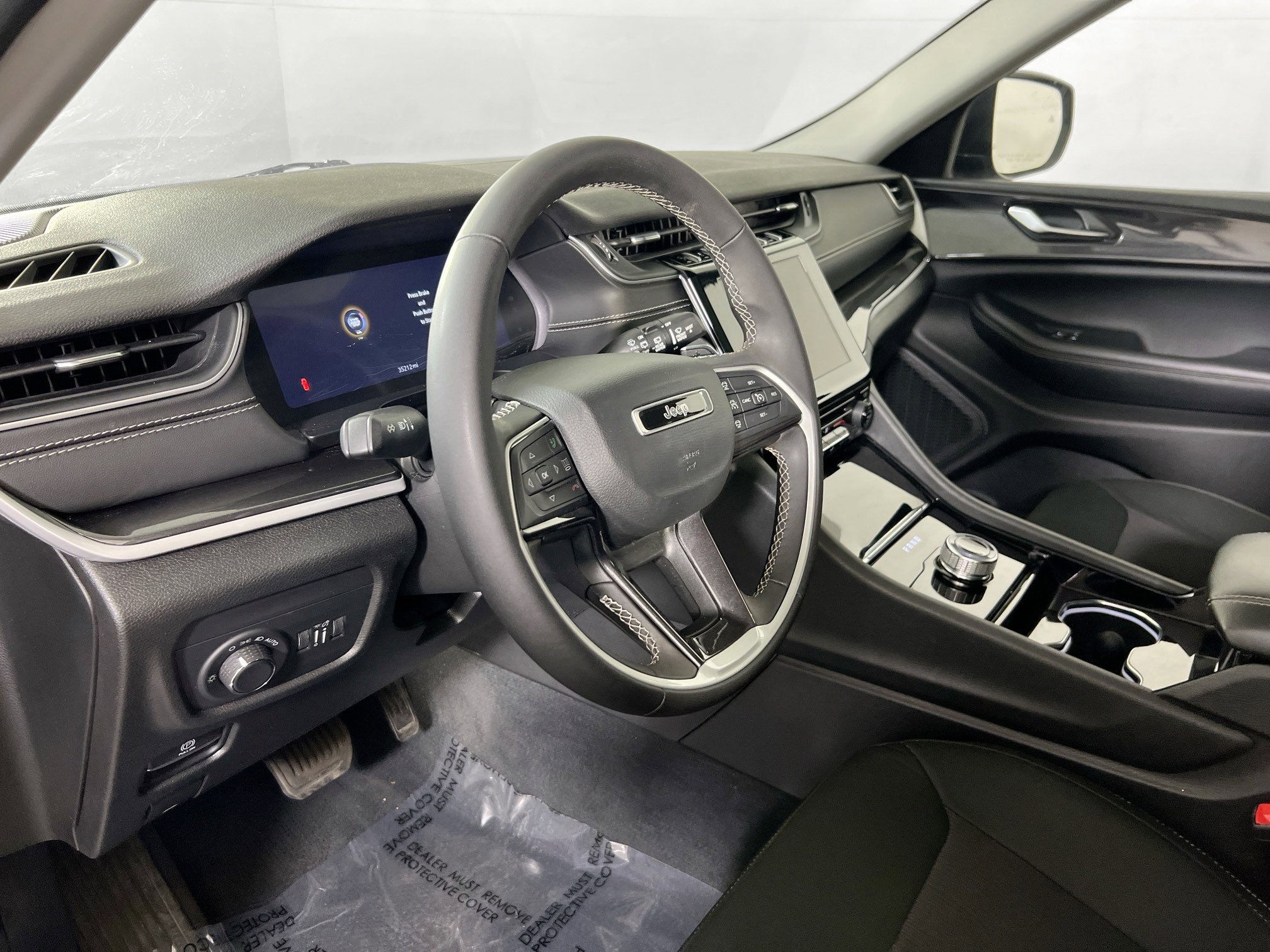 Used 2023 Jeep Grand Cherokee Laredo AWD/4WD image 9