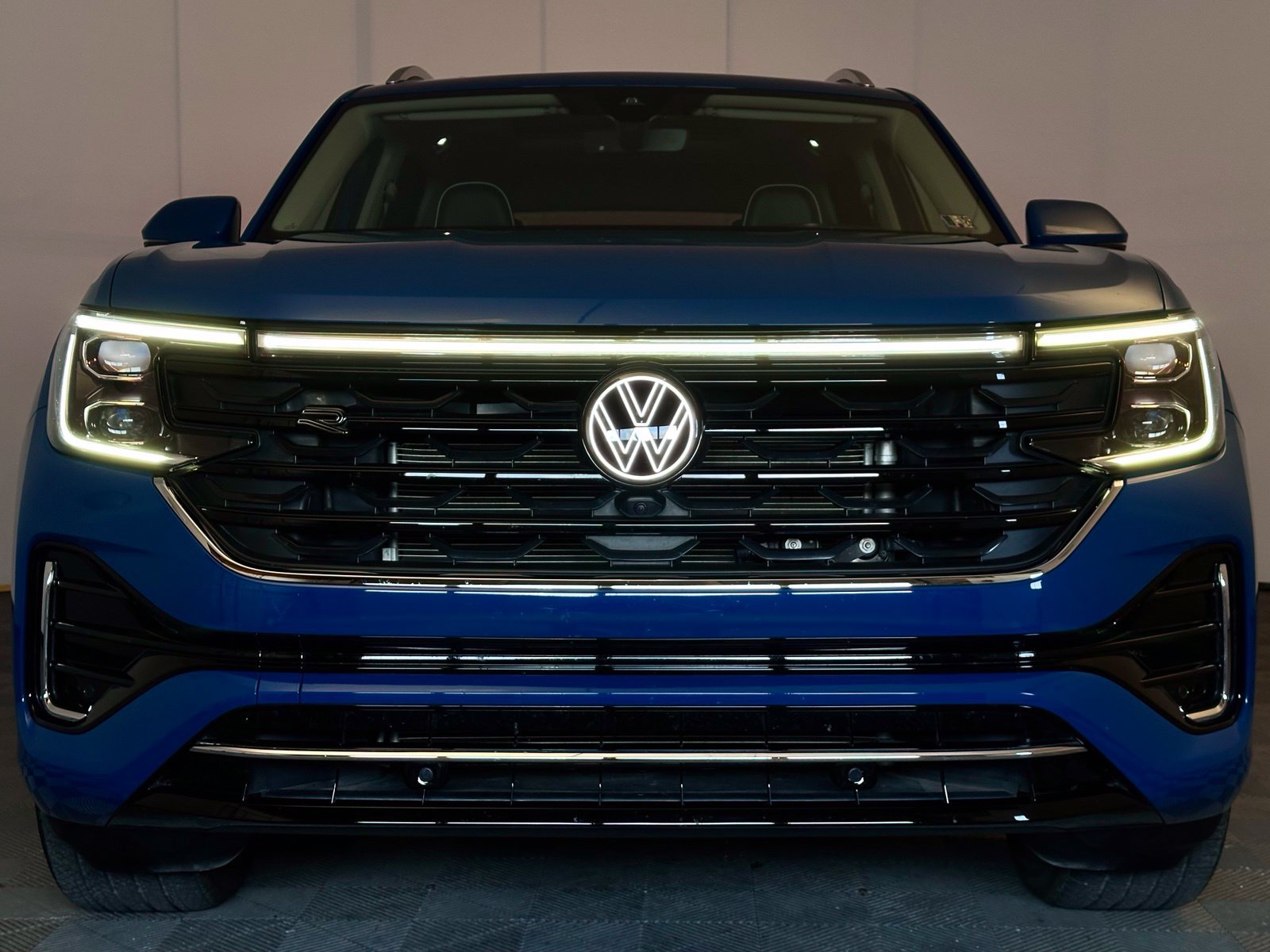 Used 2025 Volkswagen Atlas SEL Premium R-Line AWD/4WD image 21