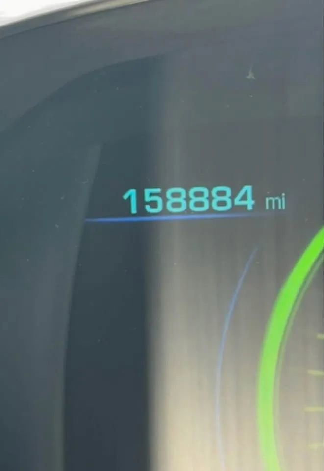 Used 2016 Chevrolet Volt Premier w/ Driver Confidence Package FWD image 10