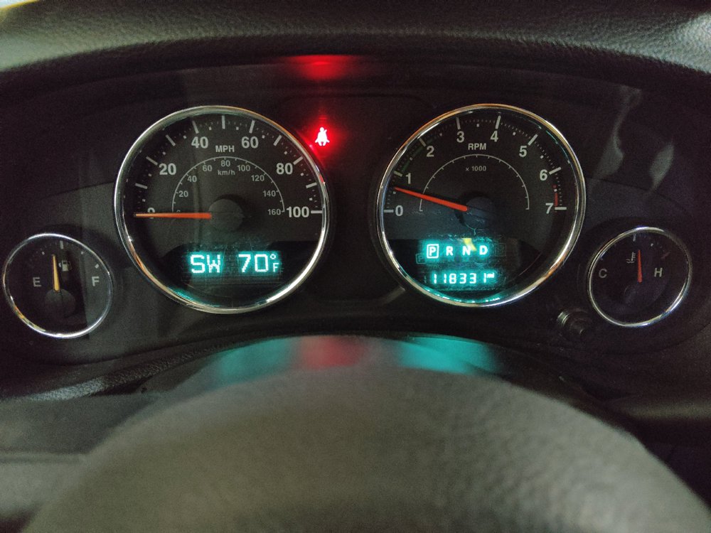 Used 2015 Jeep Wrangler Unlimited Sahara w/ Connectivity Group AWD/4WD image 23