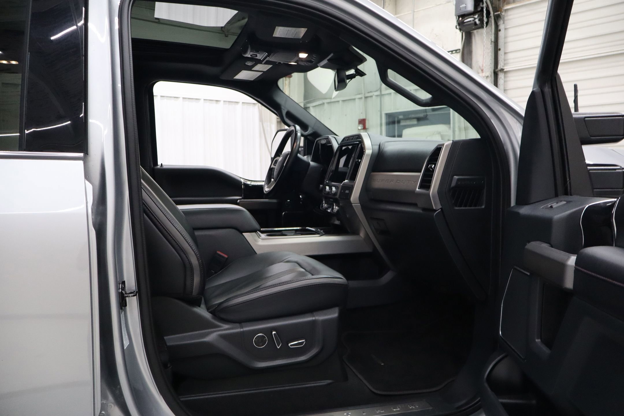 Certified 2022 Ford F250 Platinum w/ FX4 Off-Road Package image 29