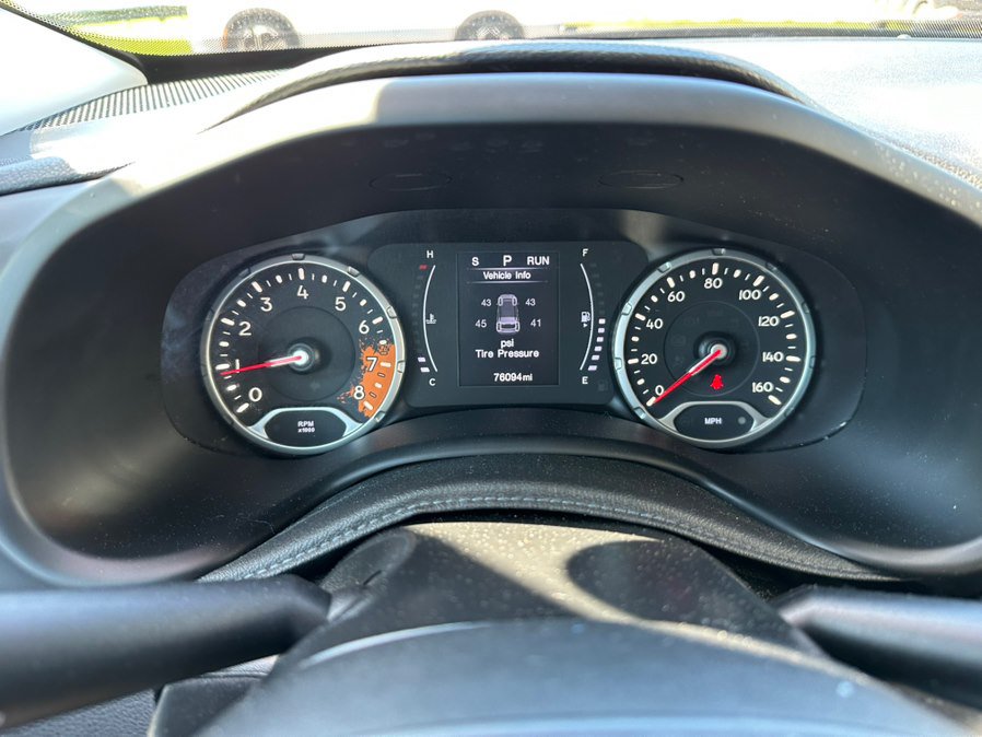 Used 2017 Jeep Renegade Latitude AWD/4WD image 18