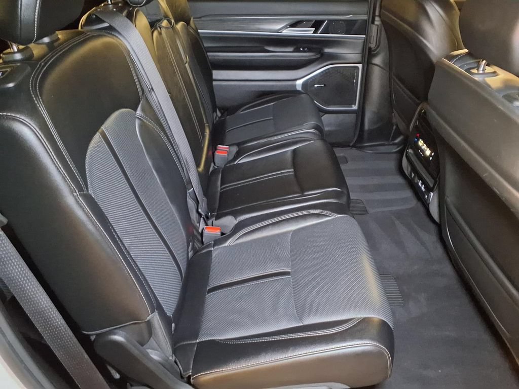 Used 2024 Jeep Wagoneer Series II RWD image 19