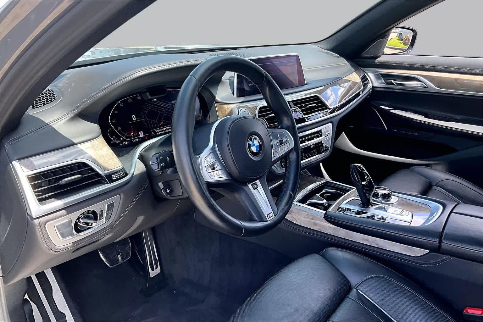 Used 2020 BMW 750i xDrive w/ Executive Package AWD/4WD image 16