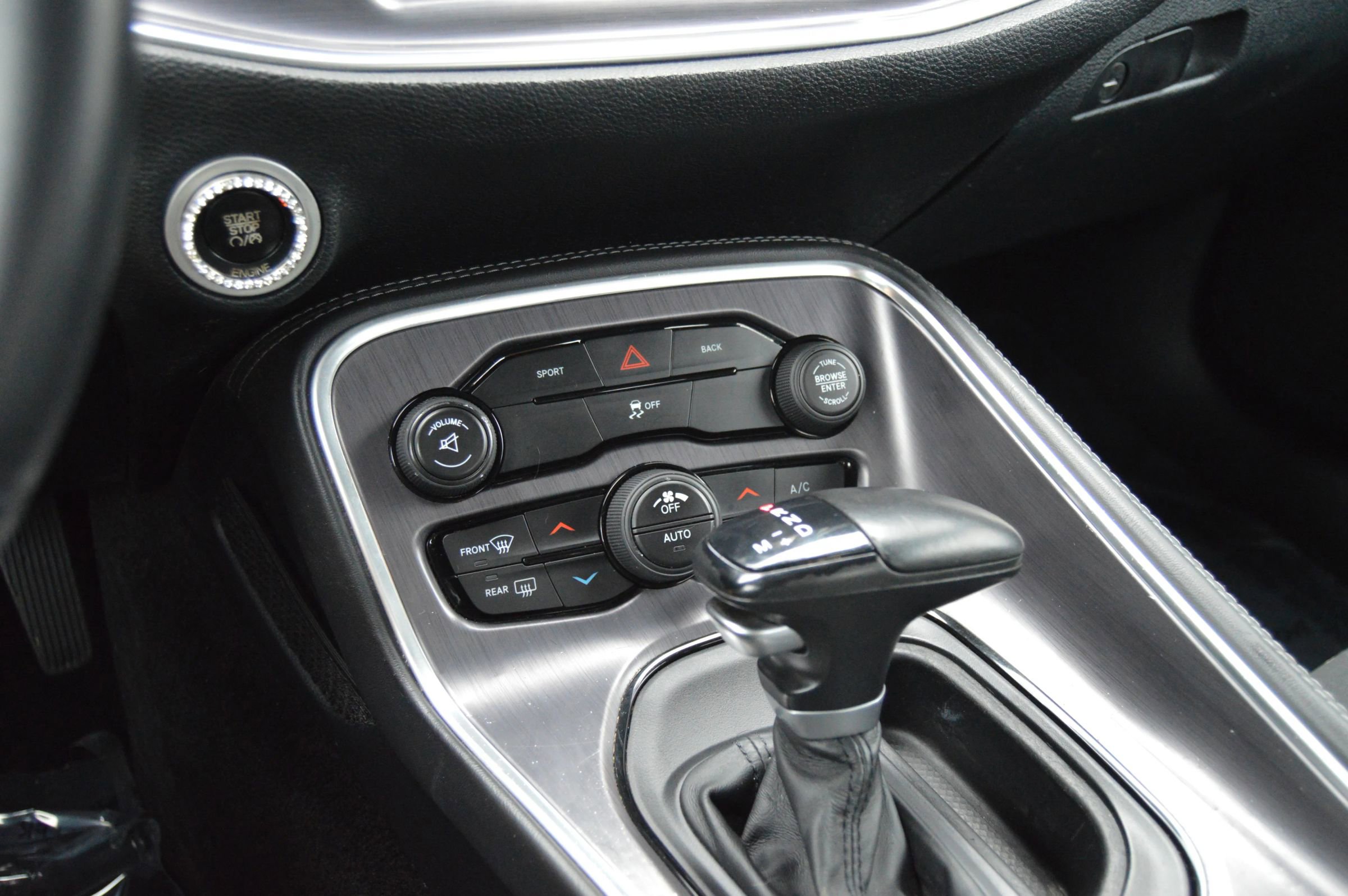 Used 2015 Dodge Challenger SXT image 13