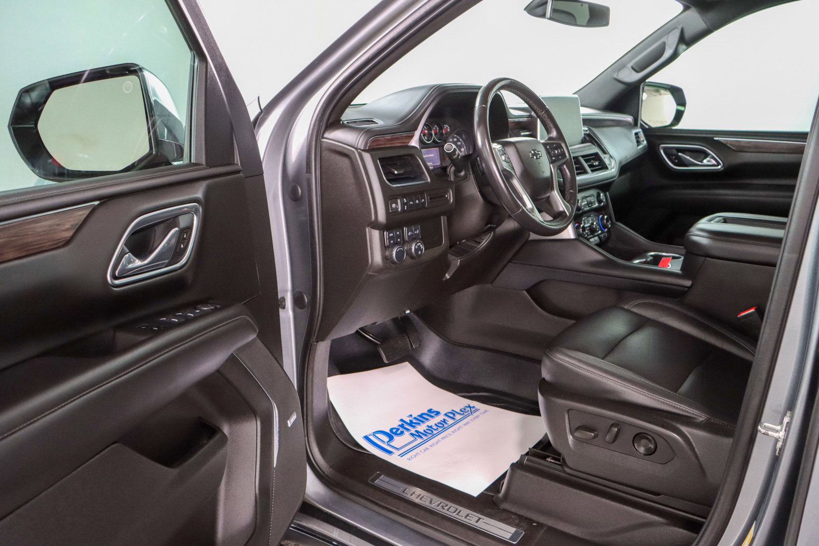 Used 2021 Chevrolet Suburban Z71 image 3