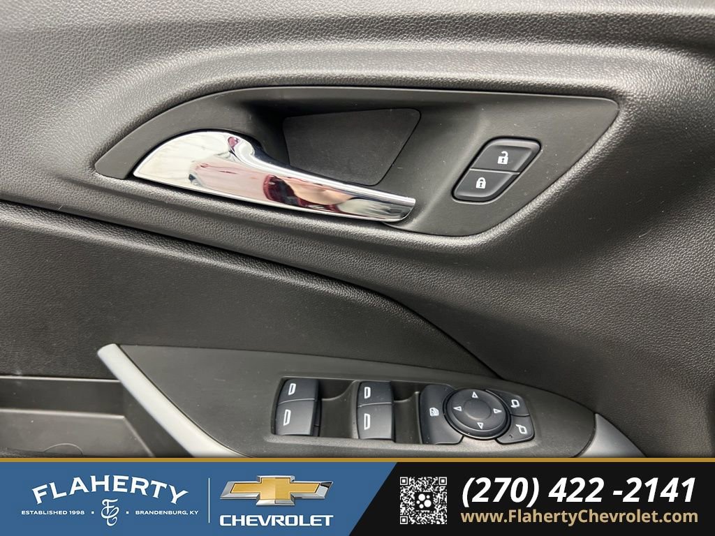 Used 2025 Chevrolet Trax RS w/ Driver Confidence Package image 21