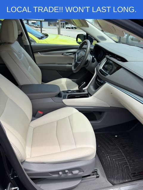 Used 2022 Cadillac XT5 Premium Luxury w/ Technology Package AWD/4WD image 2