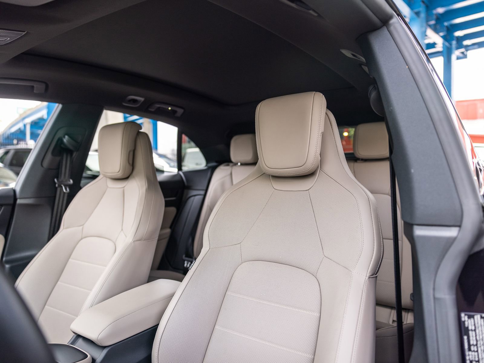 Certified 2025 Porsche Macan Electric image 5