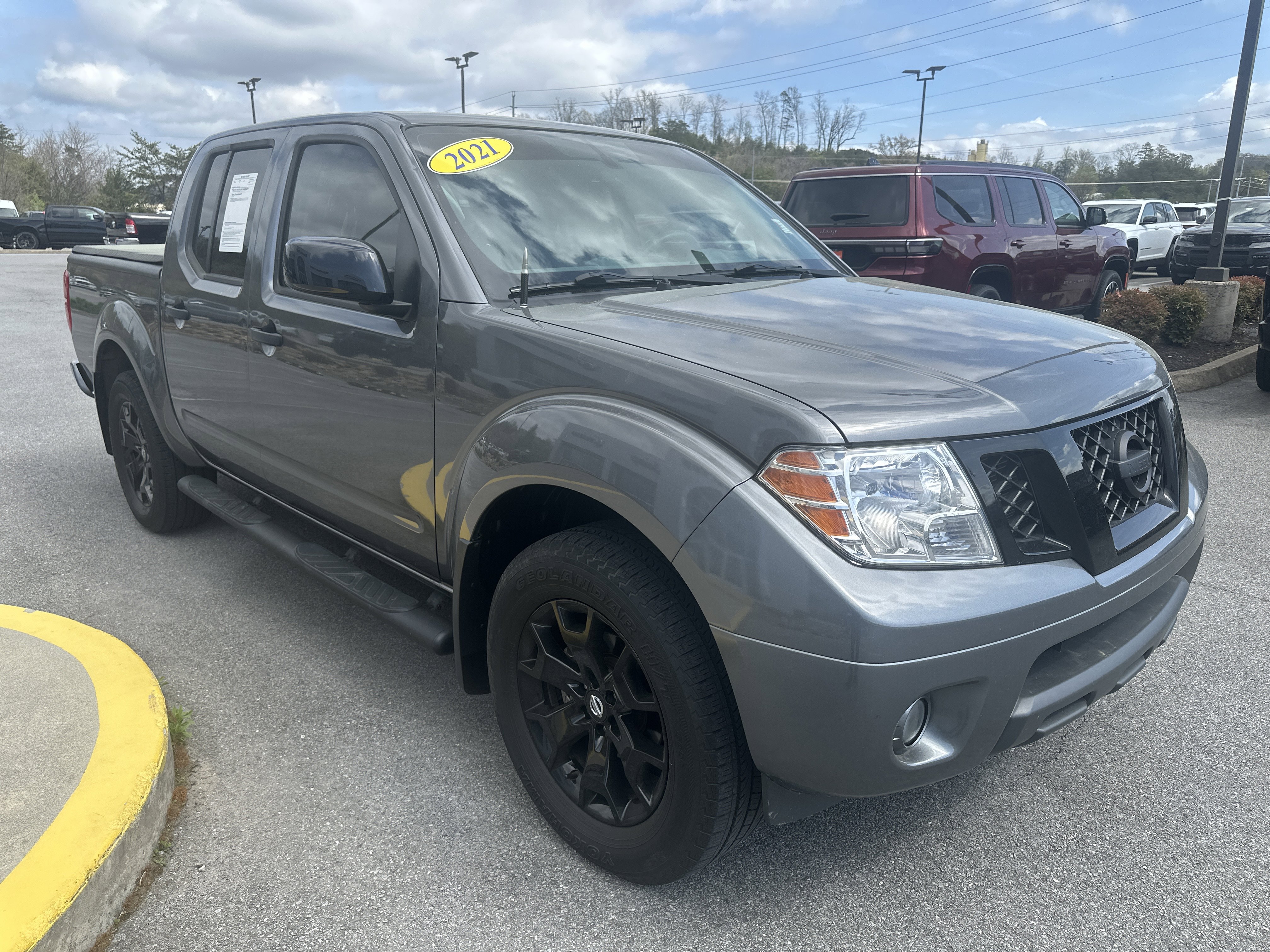 Used 2021 Nissan Frontier SV w/ Midnight Edition Floor Mats AWD/4WD image 5
