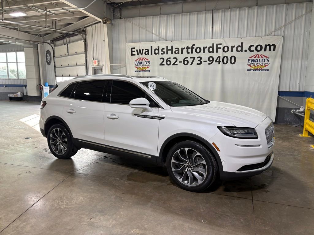 Used 2023 Lincoln Nautilus Reserve image 2