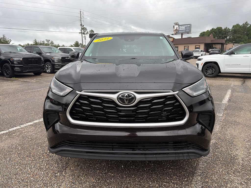 Used 2021 Toyota Highlander L FWD image 9