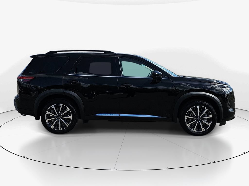New 2026 Nissan Pathfinder Platinum FWD image 3
