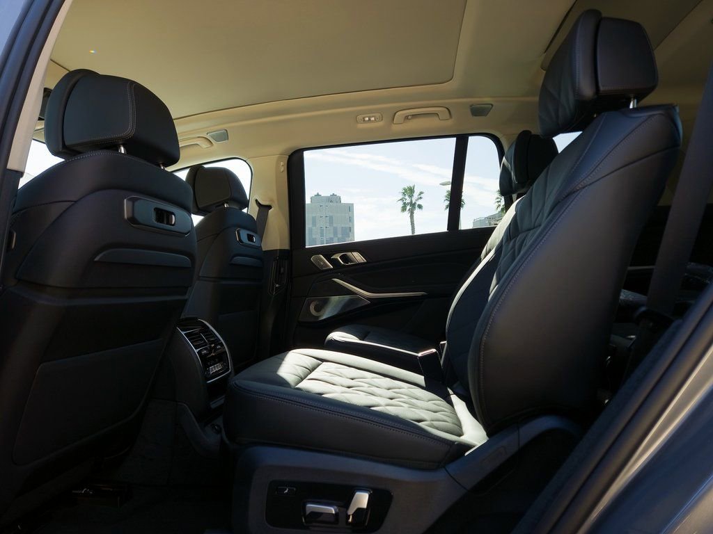 New 2026 BMW X7 xDrive40i w/ Executive Package image 17