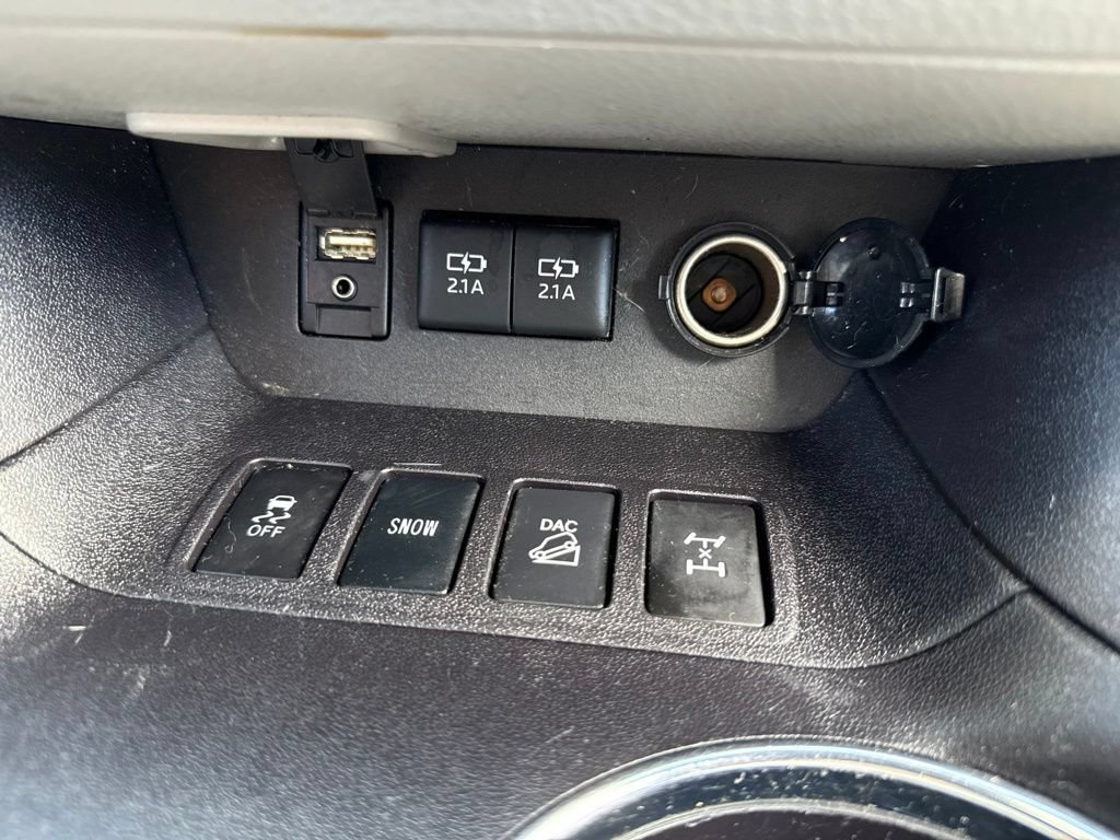 Used 2018 Toyota Highlander Limited AWD/4WD image 25
