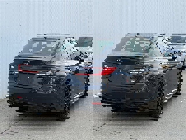 Used 2025 Toyota Camry SE image 4