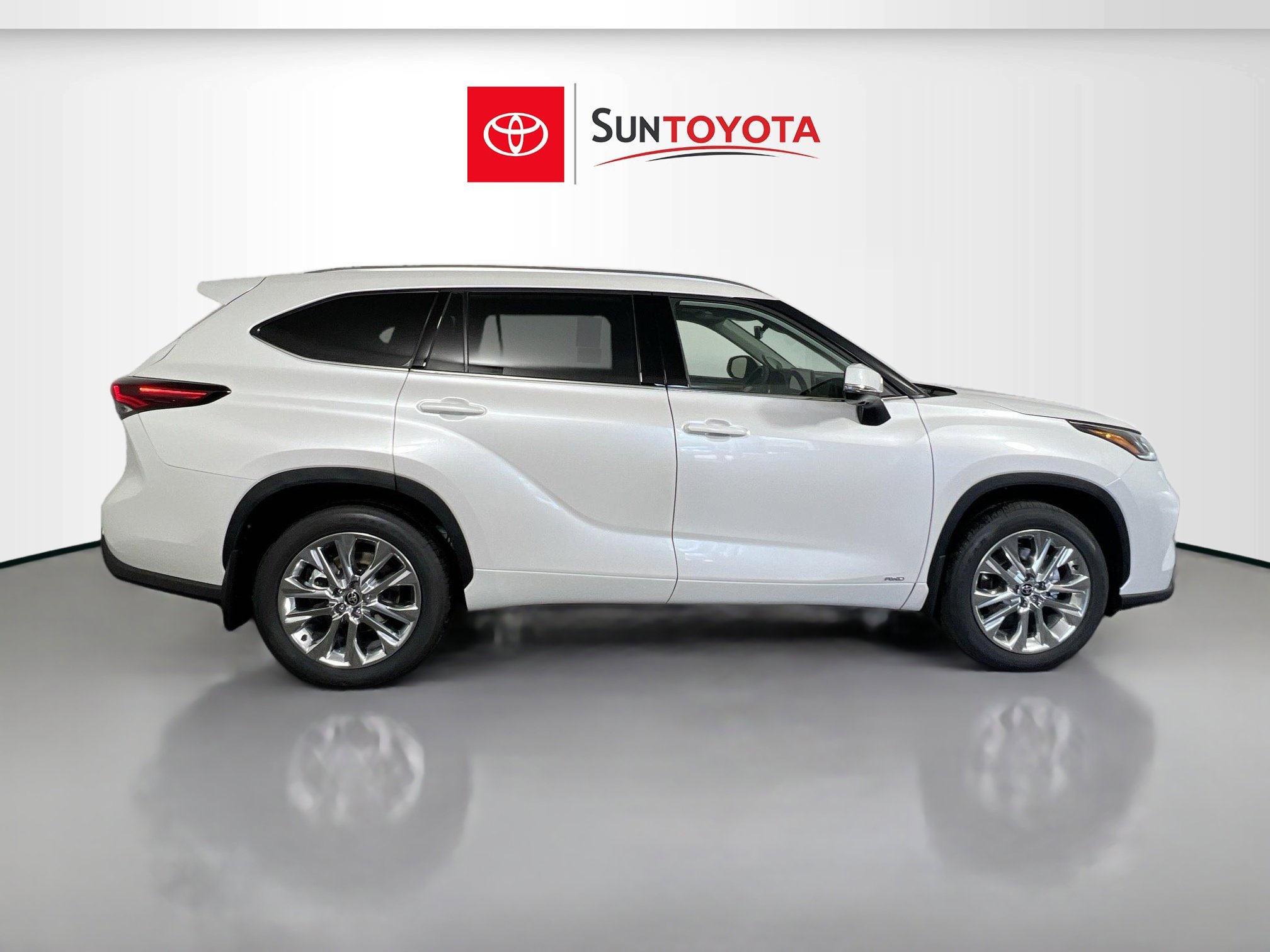 New 2026 Toyota Highlander Limited AWD/4WD image 2