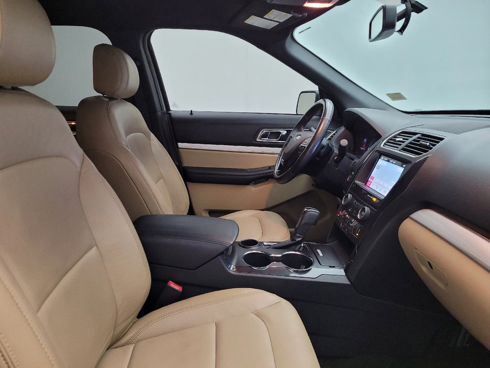 Used 2017 Ford Explorer XLT w/ Equipment Group 202A image 21