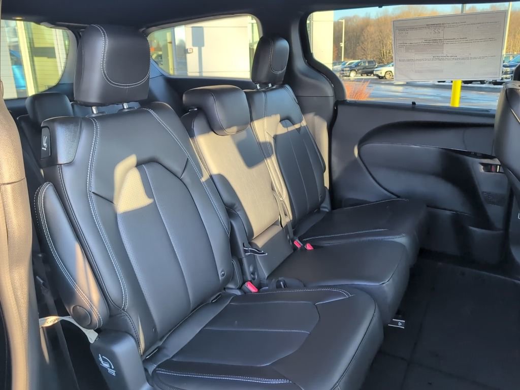 New 2026 Chrysler Pacifica Select image 11