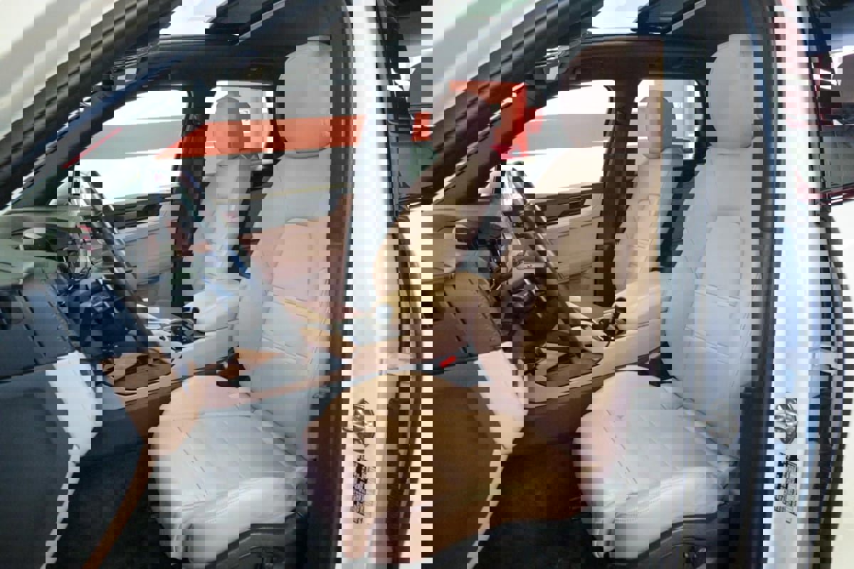 Used 2024 Porsche Cayenne AWD/4WD image 11