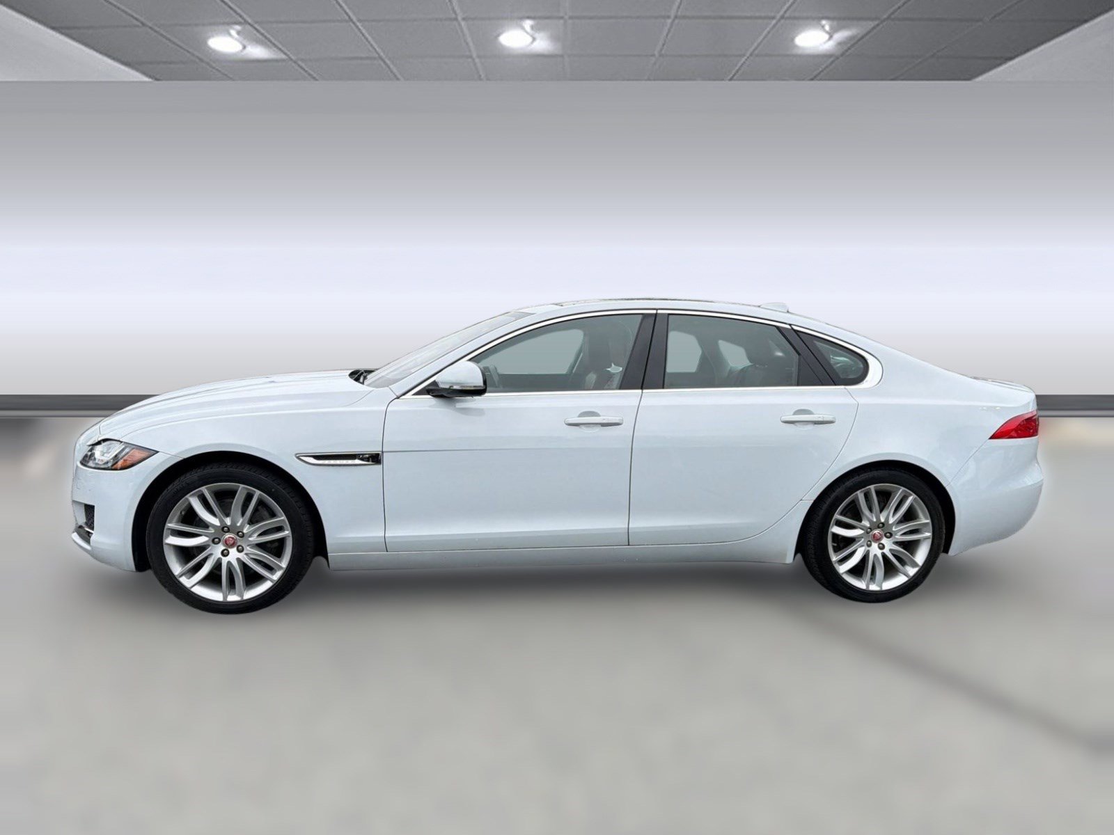 Used 2018 Jaguar XF Portfolio AWD/4WD image 2