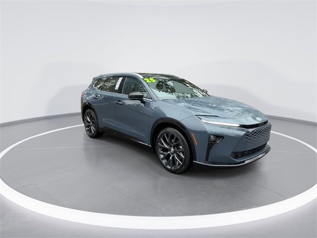 Used 2025 Toyota Crown Signia Limited w/ Advanced Technology Package image 2