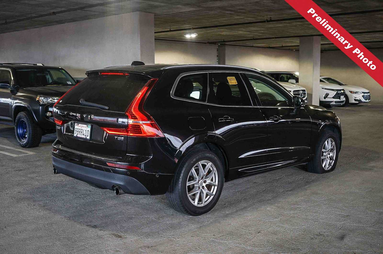 Used 2018 Volvo XC60 T5 Momentum w/ Vision Package AWD/4WD image 6