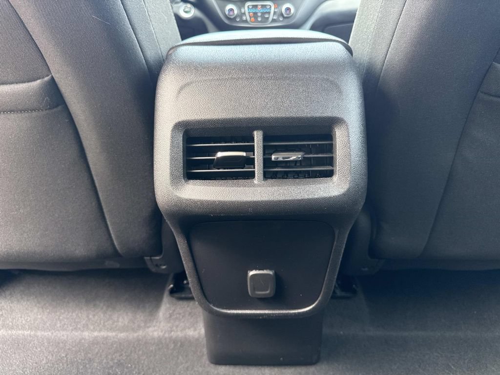 Used 2018 Chevrolet Equinox LT FWD image 16