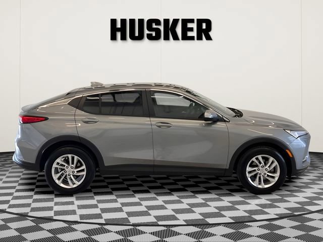 Used 2025 Buick Envista Preferred FWD image 2