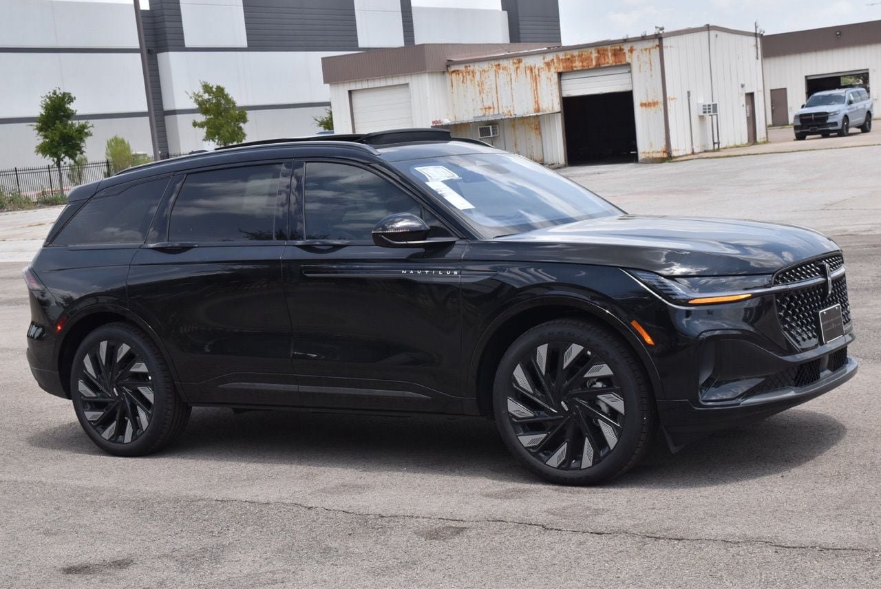 New 2026 Lincoln Nautilus Reserve AWD/4WD image 4