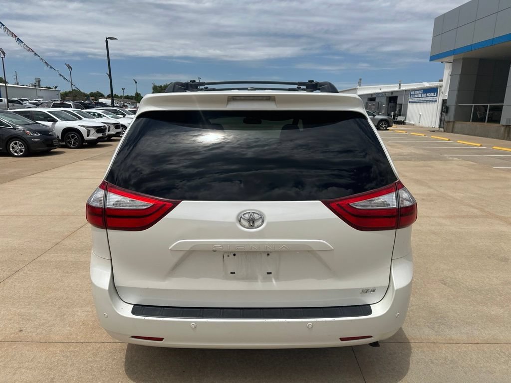 Used 2015 Toyota Sienna XLE Premium FWD image 32