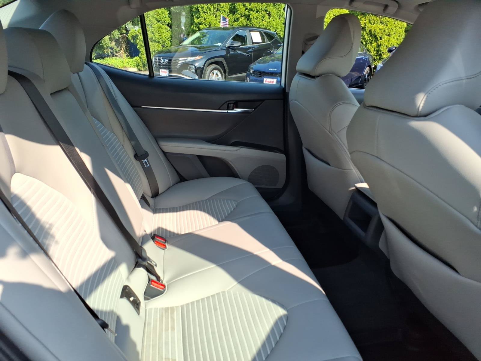 Used 2022 Toyota Camry SE FWD image 9