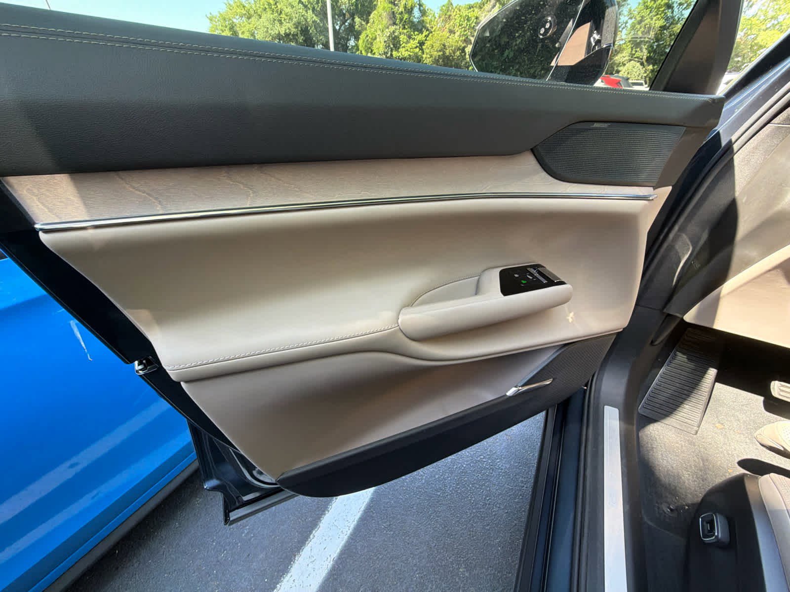 Used 2025 Volvo EX90 Ultra image 28