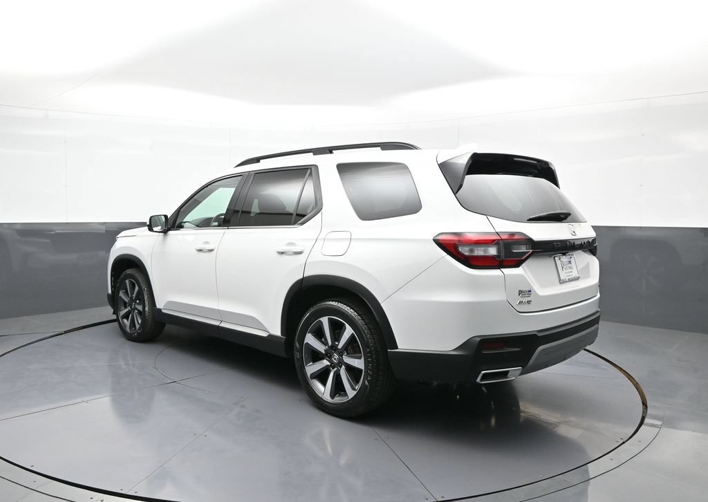 Certified 2024 Honda Pilot Touring image 8