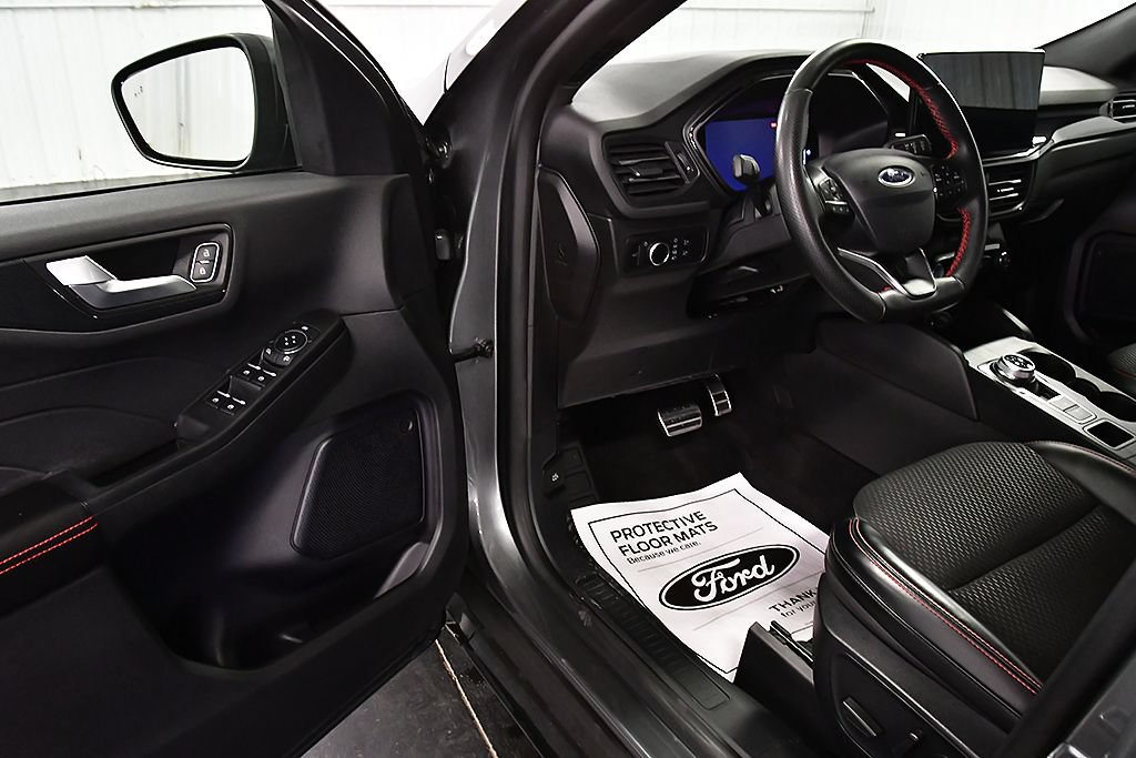 Used 2024 Ford Escape ST-Line w/ Tech Pack #1 AWD/4WD image 17