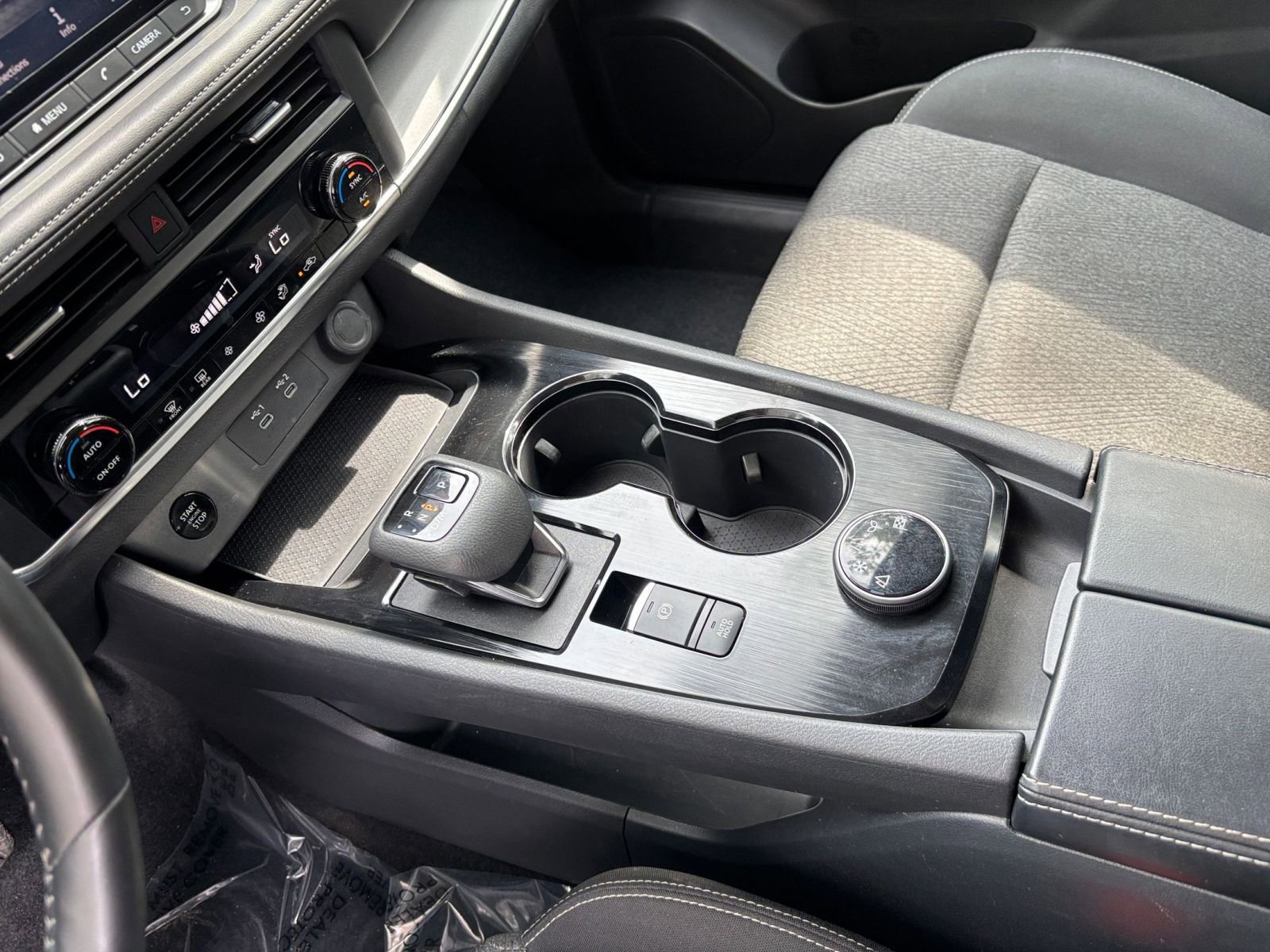 Used 2025 Nissan Rogue SV AWD/4WD image 43
