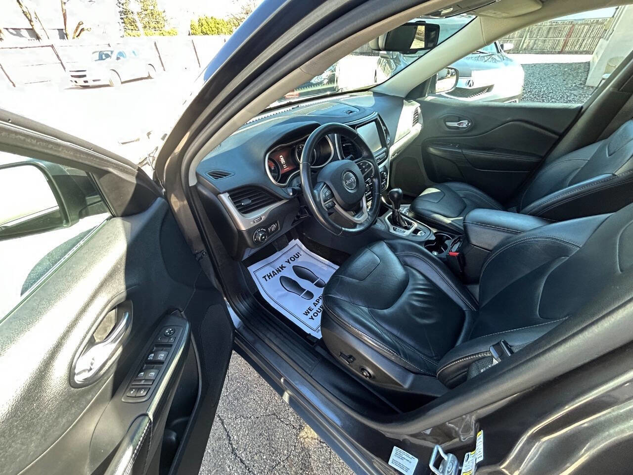 Used 2016 Jeep Cherokee Limited image 6