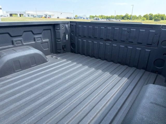Used 2026 Chevrolet Silverado 1500 Custom w/ LPO, Dark Essentials Package RWD image 11