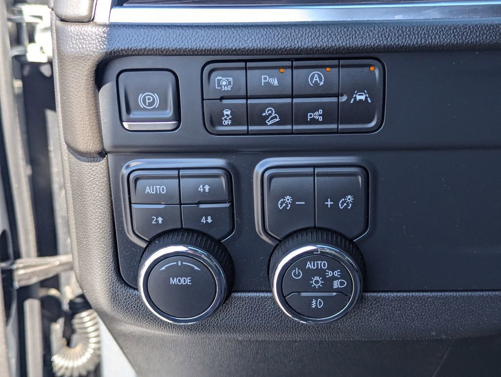 Used 2025 Chevrolet Suburban Z71 AWD/4WD image 23