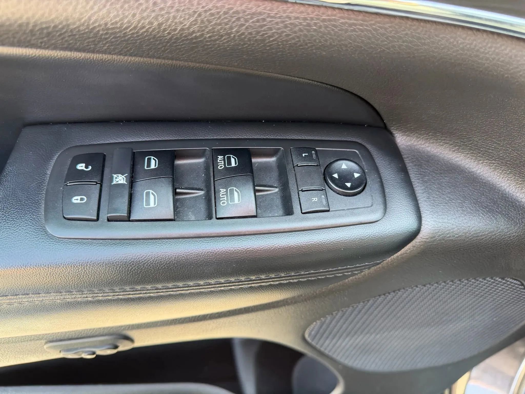 Used 2019 Jeep Grand Cherokee Limited image 24